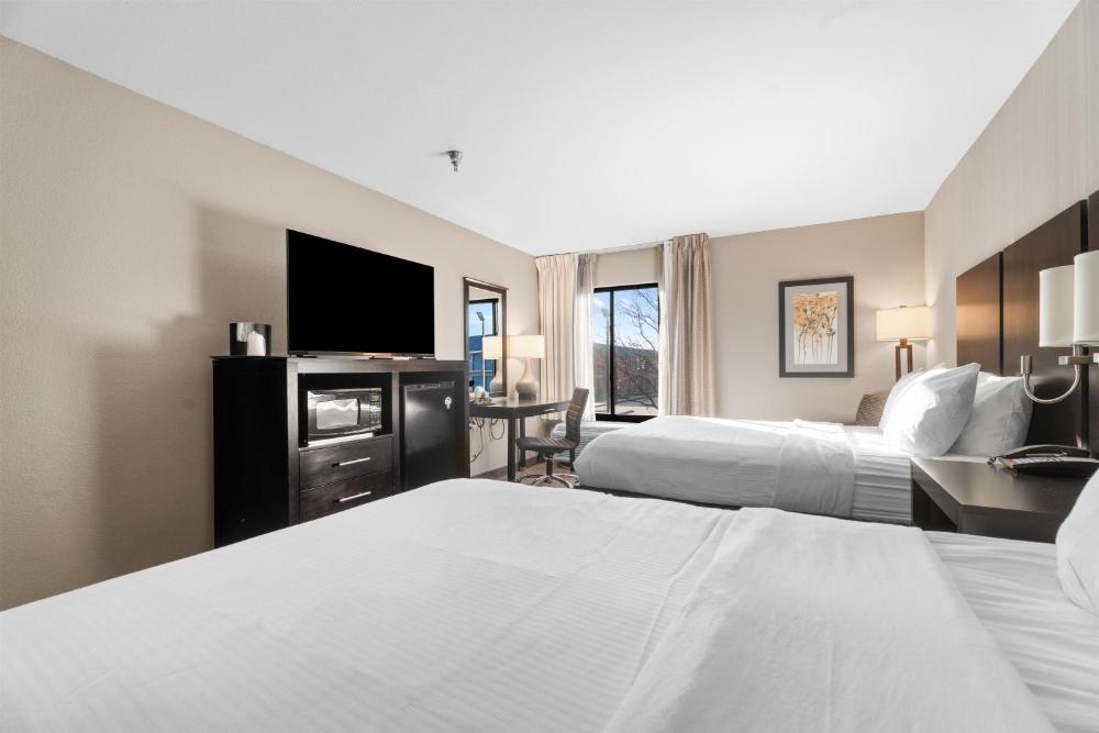 Queen Beds Room with Two Queen Beds - Non-Smoking interior