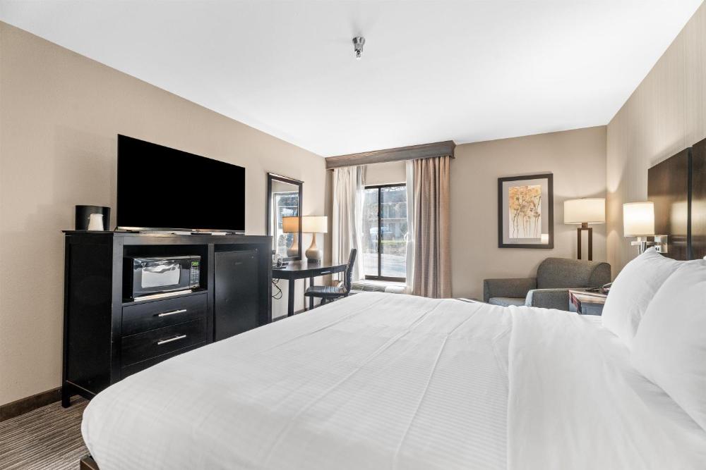 King Room - Non-Smoking interior